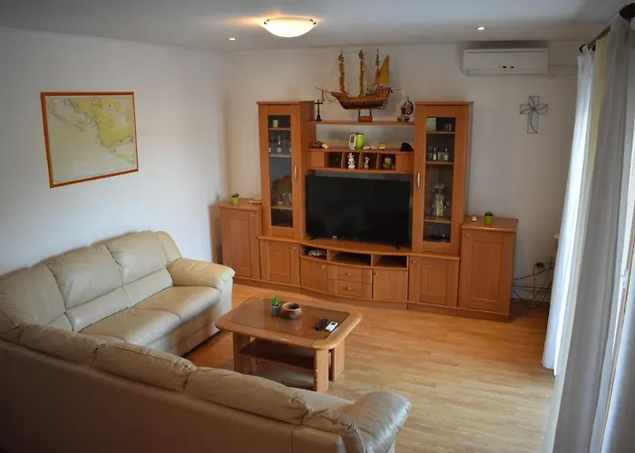 - Marija Vikendica *